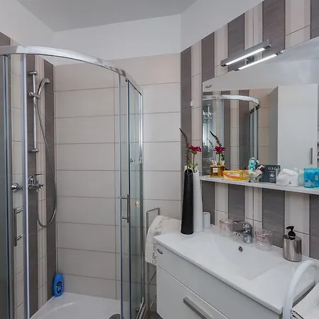 Gabric-perfect Location * Split